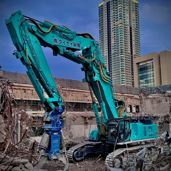 作業員が現場で確認している様子